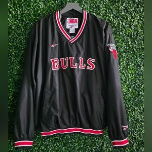 Vintage NBA Reebok Men's Black Chicago Bulls Jacket Size L